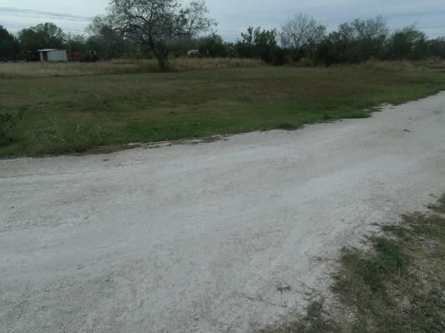 10451 7th St, Beeville, TX 78102