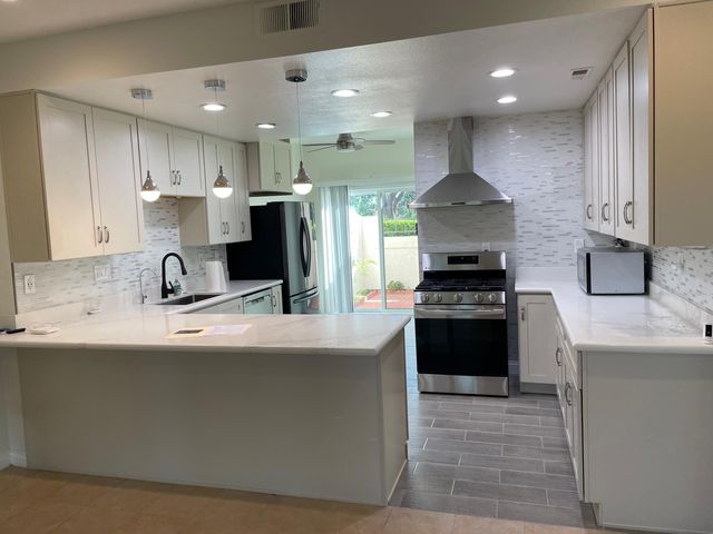 1820 Willowspring Dr, Encinitas, CA 92024