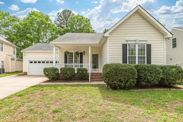 5604 Neuse Farm Dr, Raleigh, NC 27616