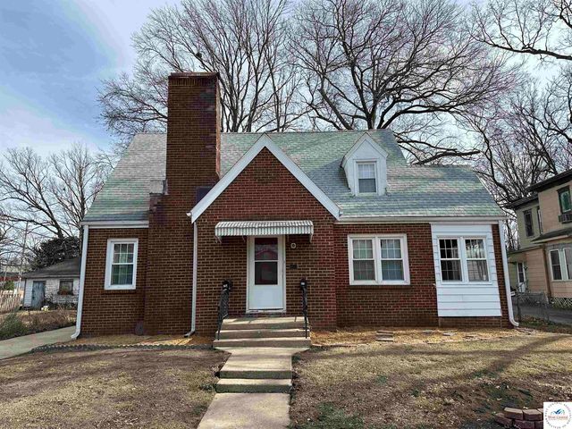 404 S  Main St, Clinton, MO 64735