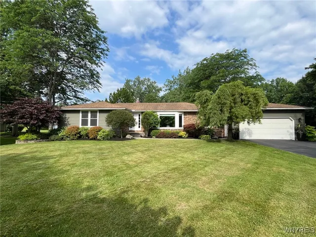 7812 Northfield Rd, Clarence Center, NY 14032