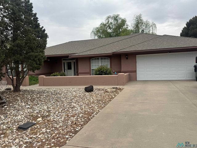 11 El Arco Iris Dr, Roswell, NM 88201