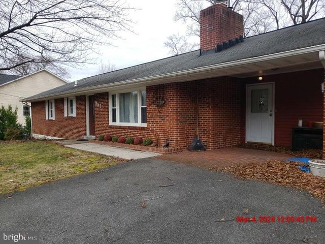 952 Central Ln, Gambrills, MD 21054