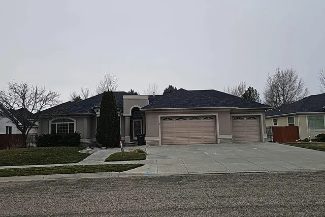299 Lacosta Dr, Idaho Falls, ID 83401