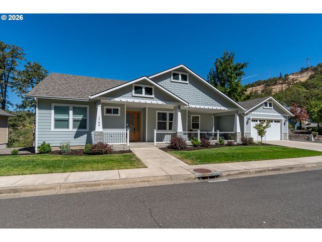 1788 NE Reagan Dr, Roseburg, OR 97470