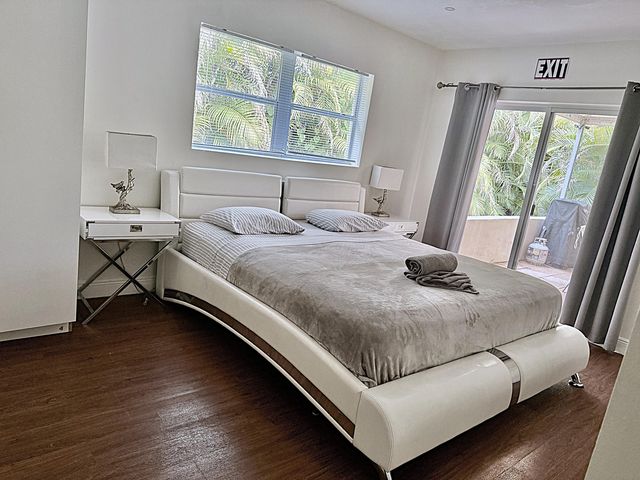 2418 Van Buren St, Hollywood, FL 33020