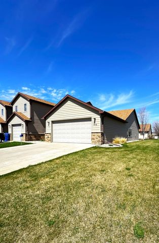 1915 10th Ave SE #7, Aberdeen, SD 57401