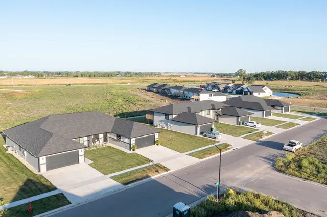 120 Blue Bell Dr, Brookings, SD 57006