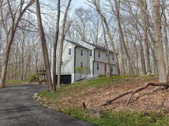 37 Squires Rd, Madison, CT 06443