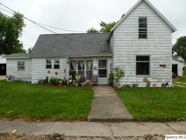 105 W  3rd Ave, La Harpe, IL 61450
