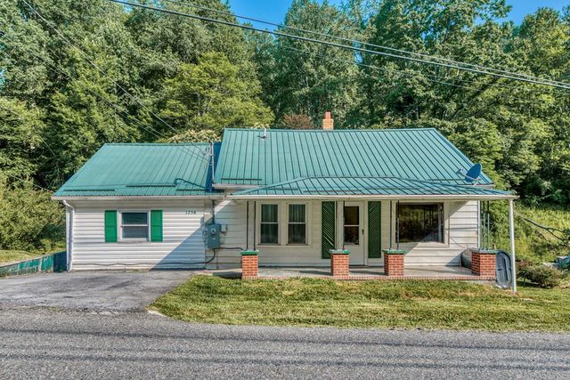 1256 Scratch Gravel Rd, Marion, VA 24354