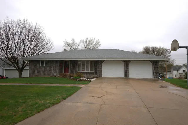 203 Maple St, Humphrey, NE 68642