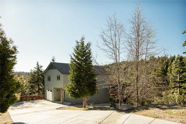 26182 Sky Ridge Dr, Twin Peaks, CA 92391