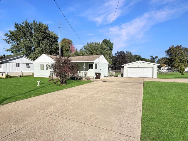 731 N  Waddell Ave, Freeport, IL 61032