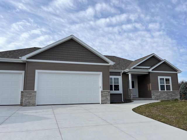 735 Imperial COURT, Hartford, WI 53027