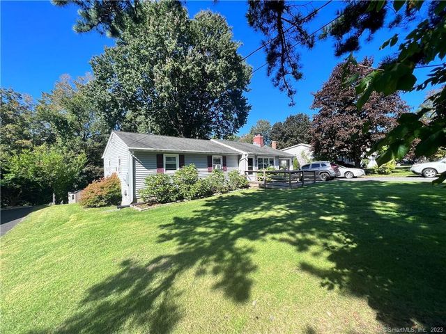17 Colony Dr, Winsted, CT 06098