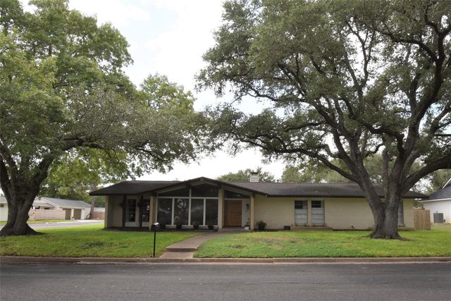 ♮H.M.L.Y.E 78956 Real Estate - 78956 Homes For Sale | Zillow