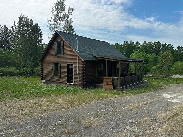 2048 County Road, New Limerick, ME 04761