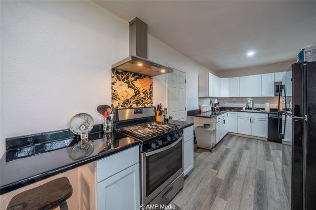 1408 Columbia St, Stamford, TX 79553