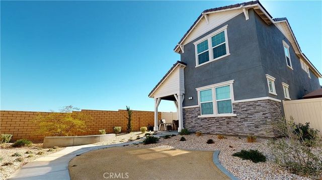 235 Black Walnut Ln, Palmdale, CA 93551