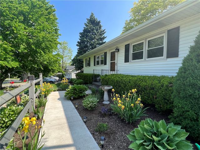 9 Page Pl, Bloomfield, NY 14469