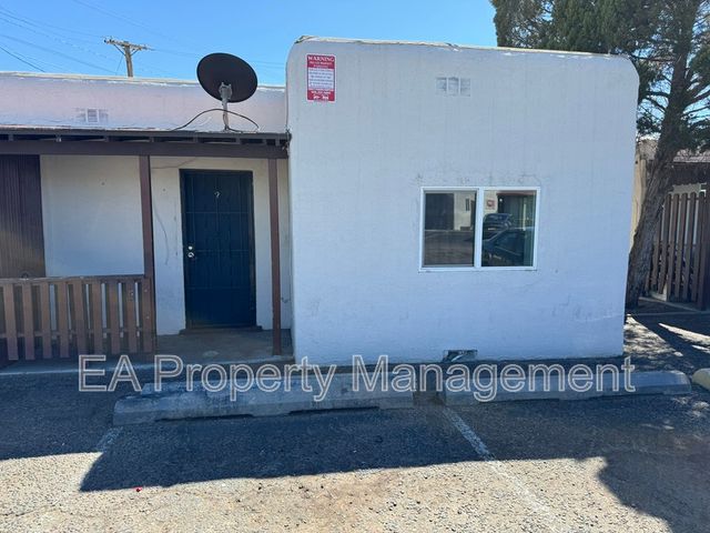 117 40th St   NW #2, Albuquerque, NM 87105