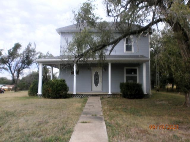 1135 Eden Rd, Abilene, KS 67410