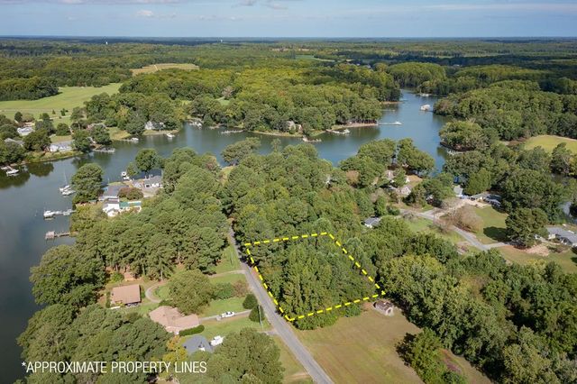 13 S  Sioux Rd, Kilmarnock, VA 22482
