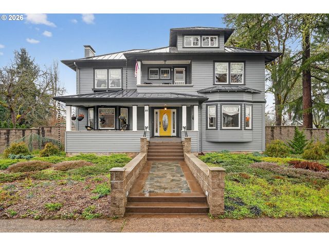 211 S  3rd St, Cottage Grove, OR 97424