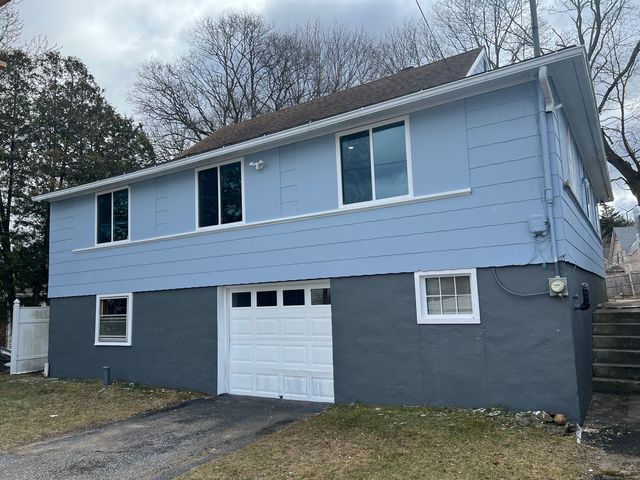 1 Pleasant View Ave, Willimantic, CT 06226
