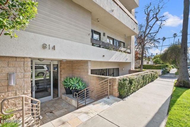 814 Amherst Ave #301, Los Angeles, CA 90049