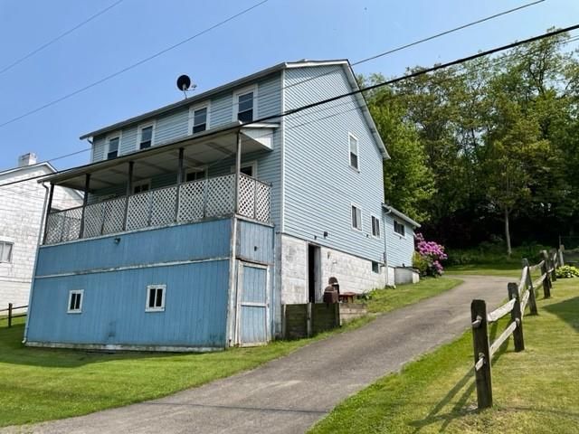 16 Riverview Rd, Crucible, PA 15325