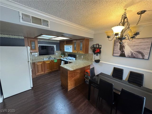 898 Flagstone Way, Las Vegas, NV 89110