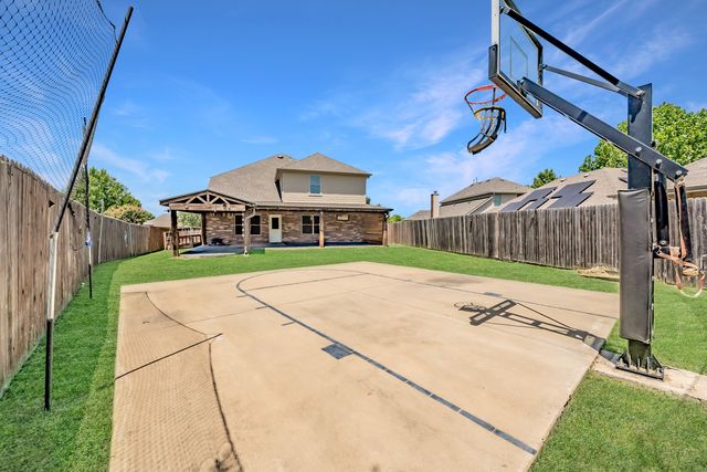 1816 Castle Creek Dr, Little Elm, TX 75068