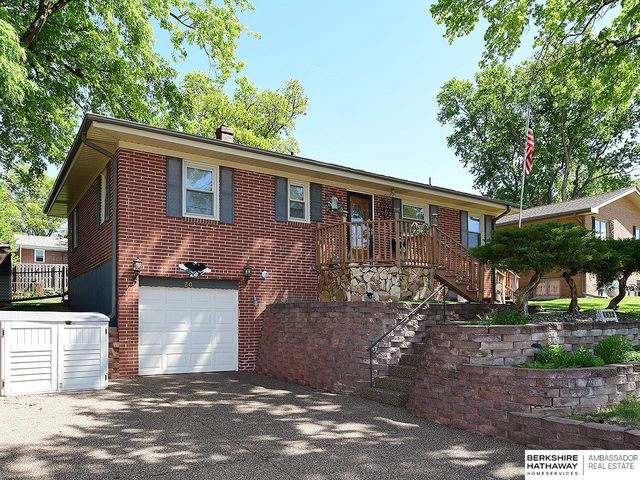 3022 Pleasant Dr, Bellevue, NE 68147