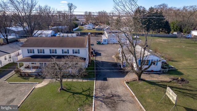 2317 Edgely Rd, Levittown, PA 19057