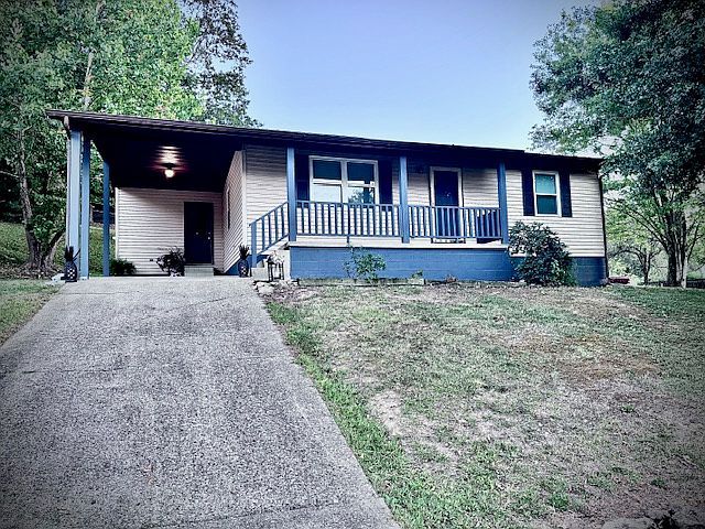 29 Beaver Dr, Hurricane, WV 25526