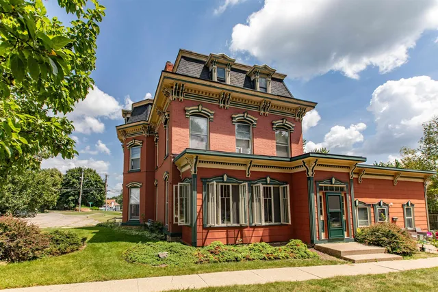401 S  Iowa St, Dodgeville, WI 53533