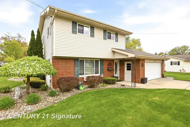 7165 Burmeister Dr, Saginaw, MI 48609