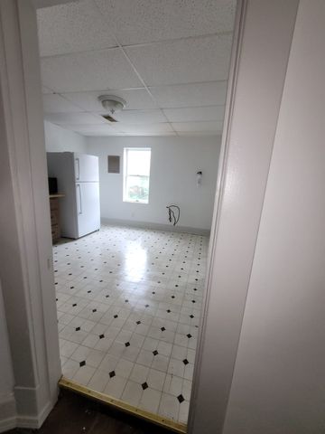 456 Broadway Blvd #4, Pitcairn, PA 15140