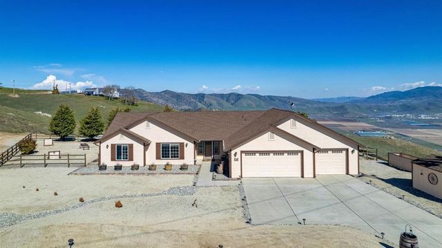 21800 Cottonwood Ct, Tehachapi, CA 93561