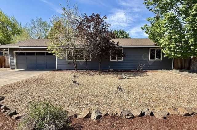 2136 NE Wells Acres Rd, Bend, OR 97701