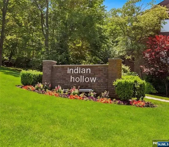 230 Indian Hollow Ct, Mahwah, NJ 07430