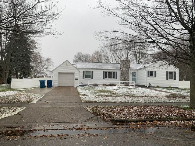 1134 Woodlawn Ave, Grand Haven, MI 49417