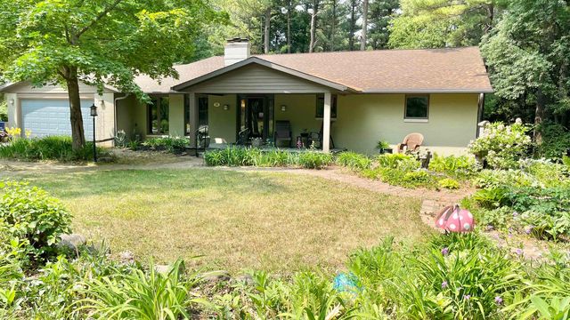 909 Forest Hill Dr, Green Bay, WI 54311