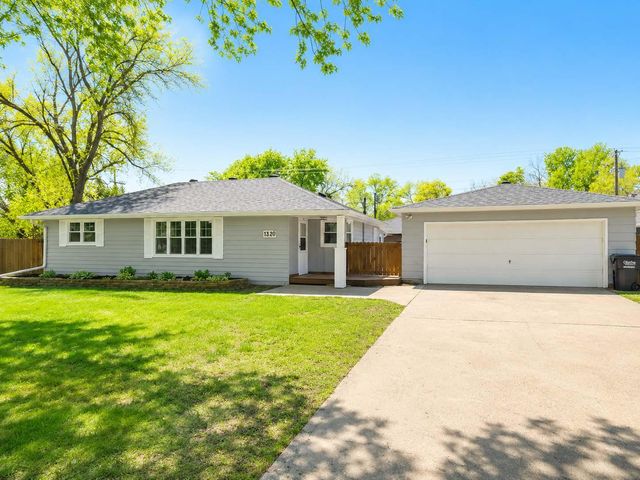 1820 Oak St, Hastings, MN 55033
