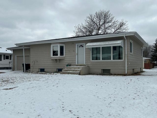 154 5th Ave SE, Dickinson, ND 58601