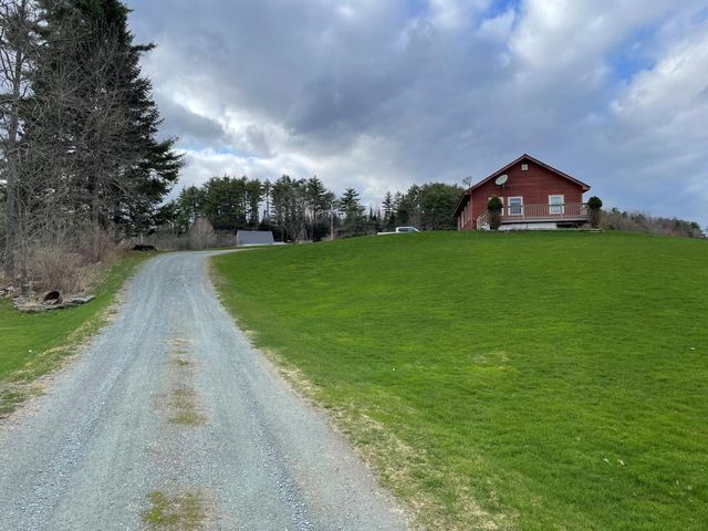 110 Hale Rd, Waterford, VT 05819