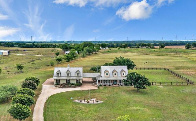 146 Country Rd, Mount Calm, TX 76673