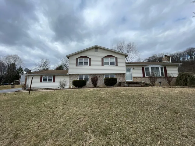 200 Cider Ln, Lewistown, PA 17044